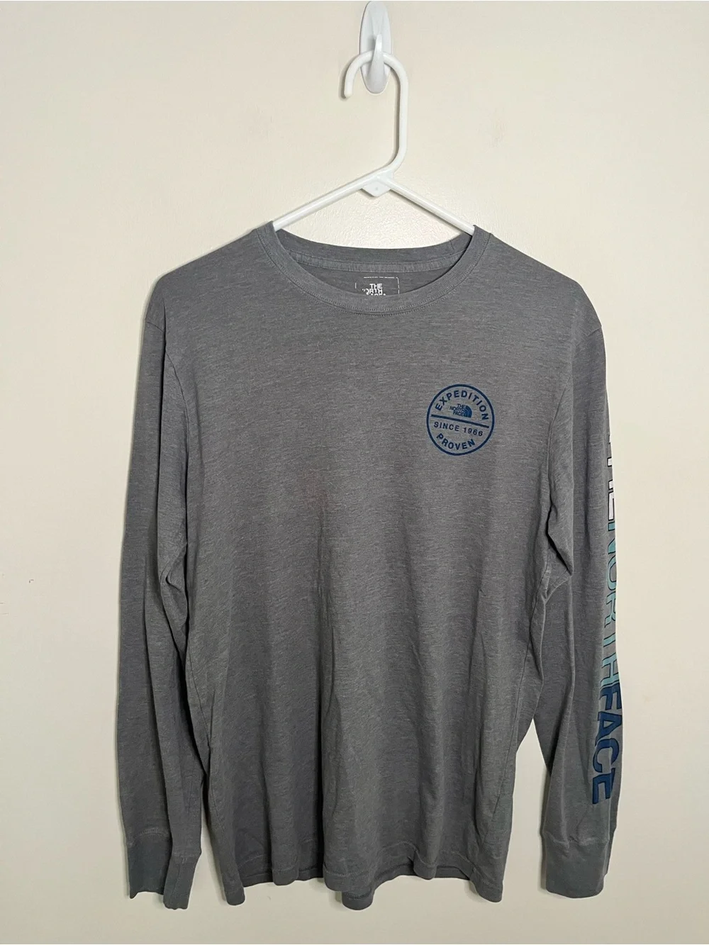 Men’s Grey North Face Long-Sleeved T-Shirt Size: Small